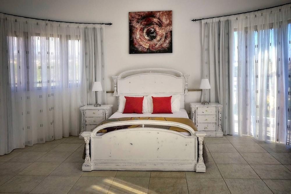 Impressive Large Villa Huge Heated Pool Garden