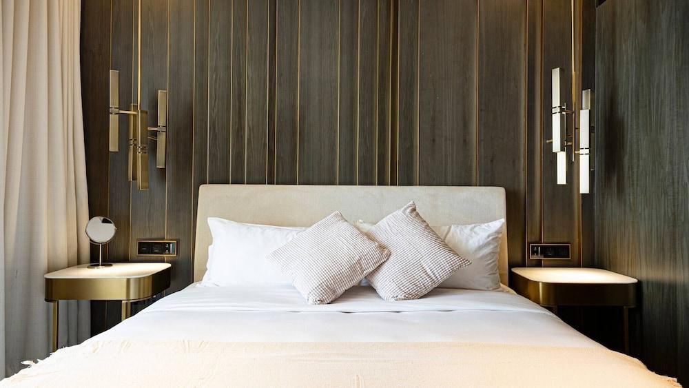 Five Palm Jumeirah 2 Bdr Full Sea View