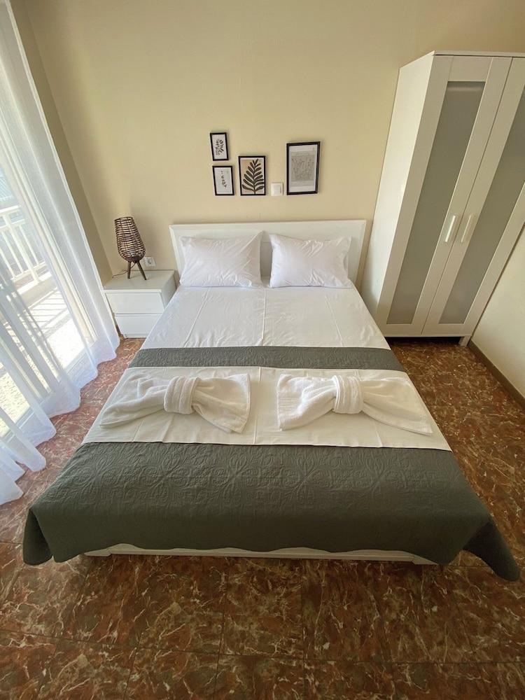 Zeusplace Spacious Apartment Private Parking