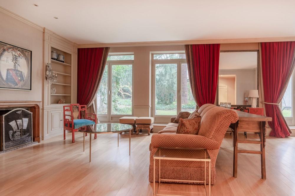 Louise Royal Residence