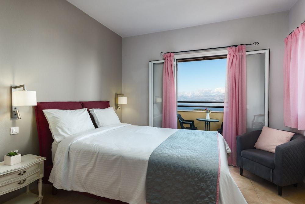 The Hillside Villas, Stunning Views & Private Pool