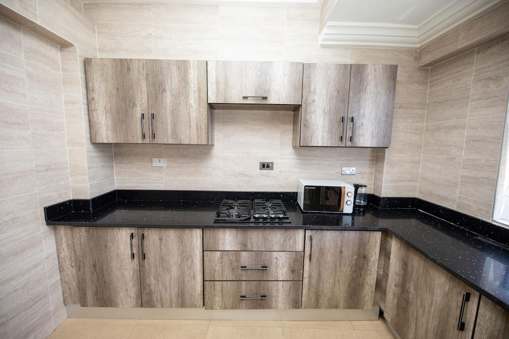 1 Bed Furnished Apt - Aircon, Wifi, Parking