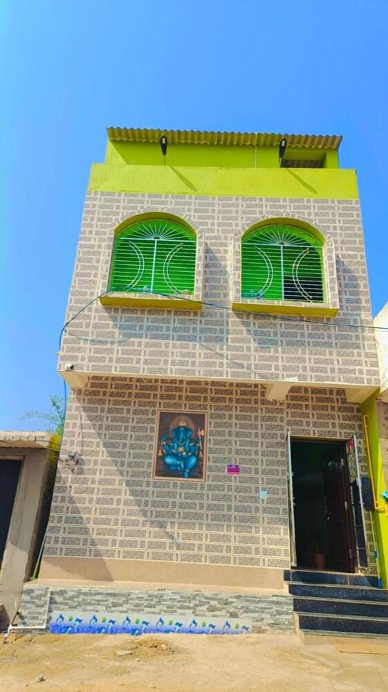 Goroomgo R S Lodge Puri