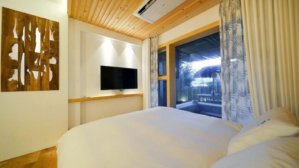 Groove-in Cafe Pension