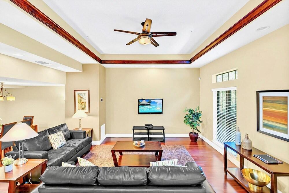 Near Disney - 4BR Townhome - Resort Pool Access