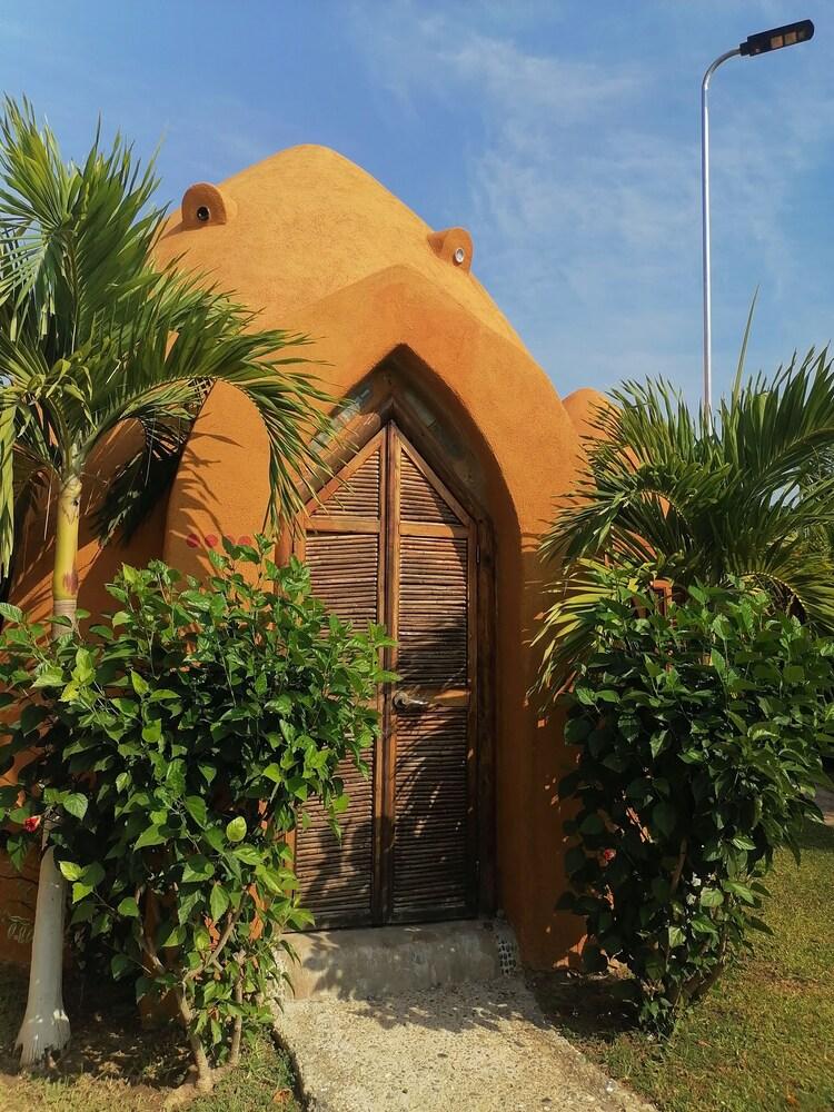 Wayahnb'al eco hostal