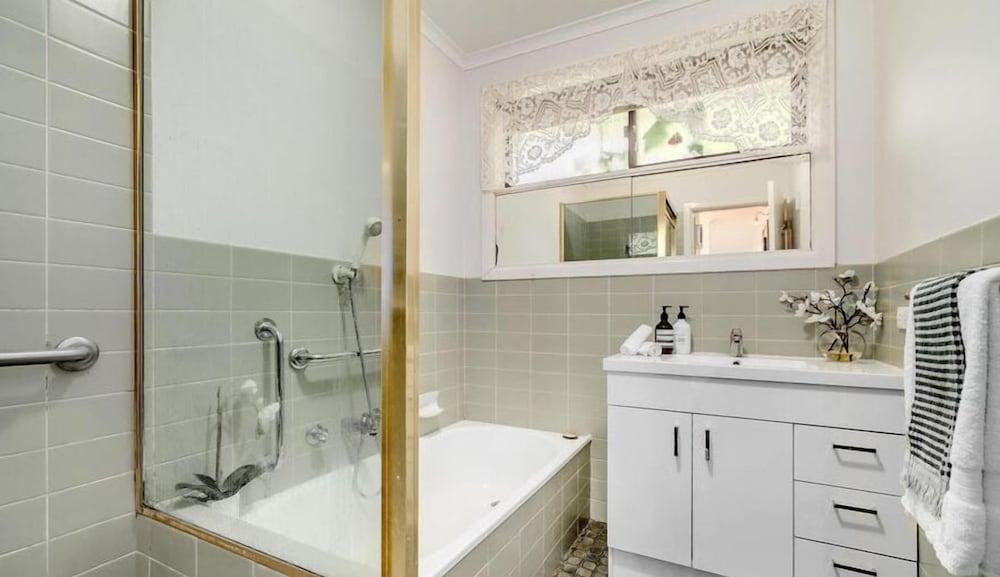 StayCentral - Kew Cottage with Study