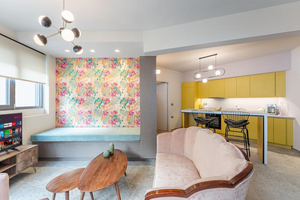 Acropolis Pop Art Apartment