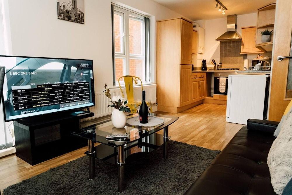Impeccable 2-bed Apartment in Derby, England