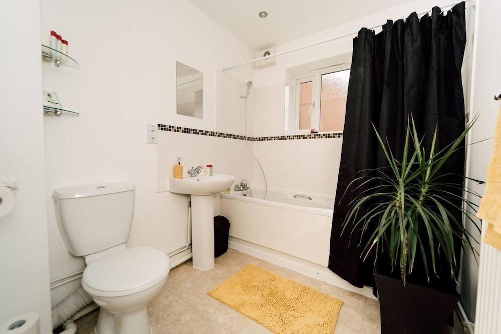 Impeccable 2-bed Apartment in Derby, England