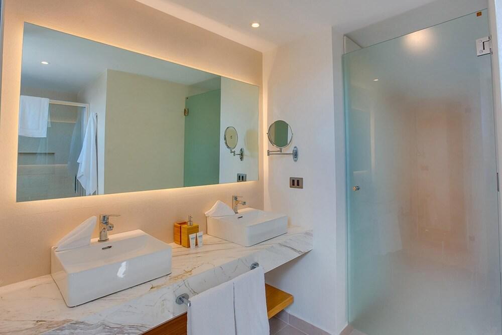 3 Bedroom With Private Rooftop and Ocean View -4