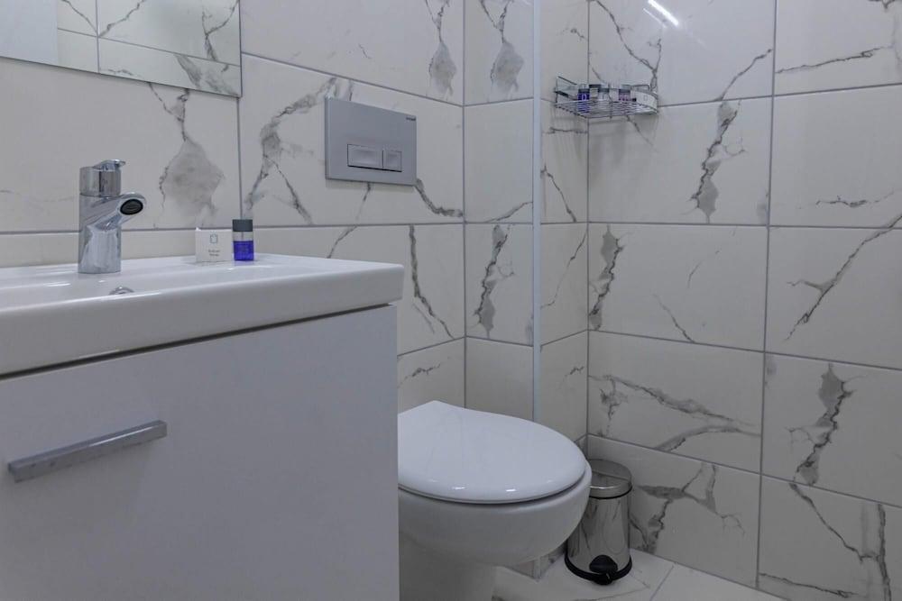 Cozy Room With Shared Pool Near Gumbet Beach