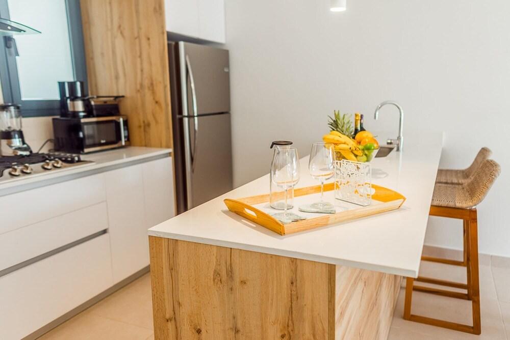 3 Bedroom With Private Rooftop and Ocean View -3