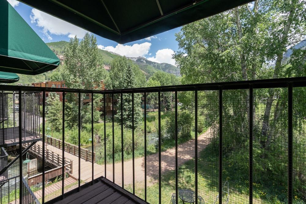 Manitou Lodge 7 Hotel Room by Alpine Lodging Telluride