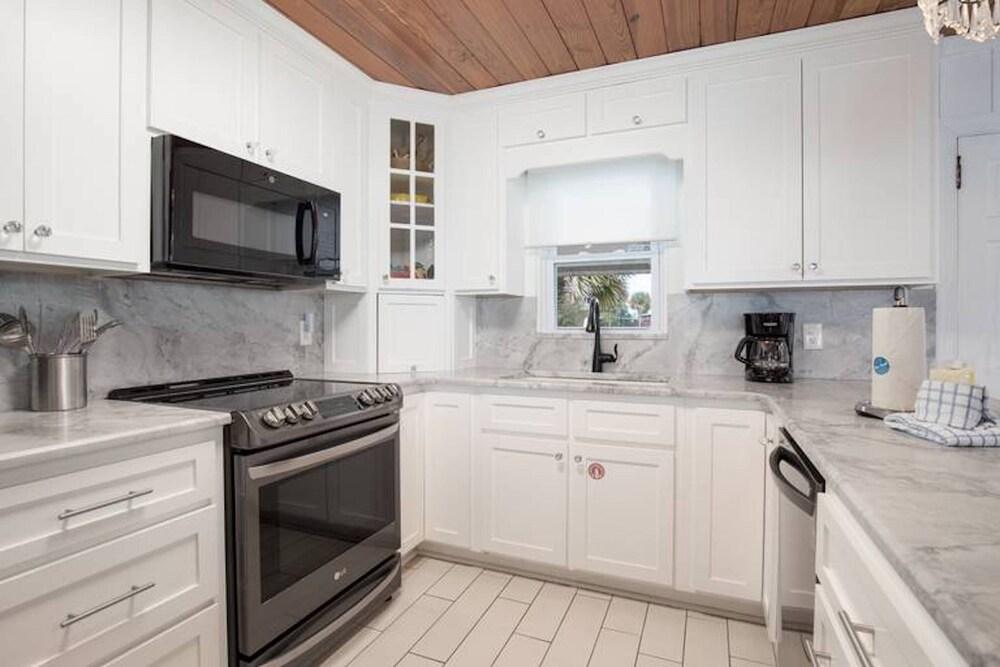 Beach House - Seaside Serendipity by PHG