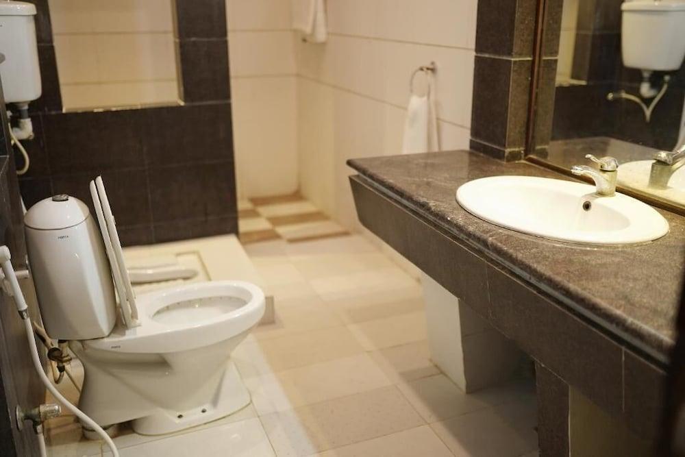 Diamond Lodge karachi