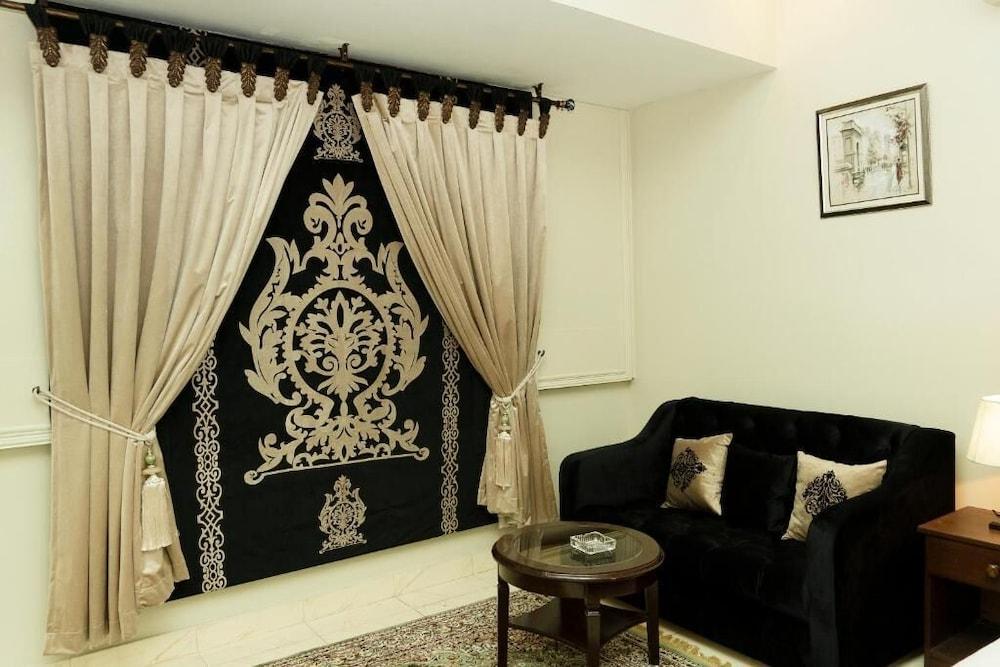 Diamond Lodge karachi