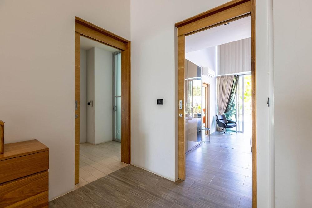 Large Private Pool Villa with 7 BR 7B