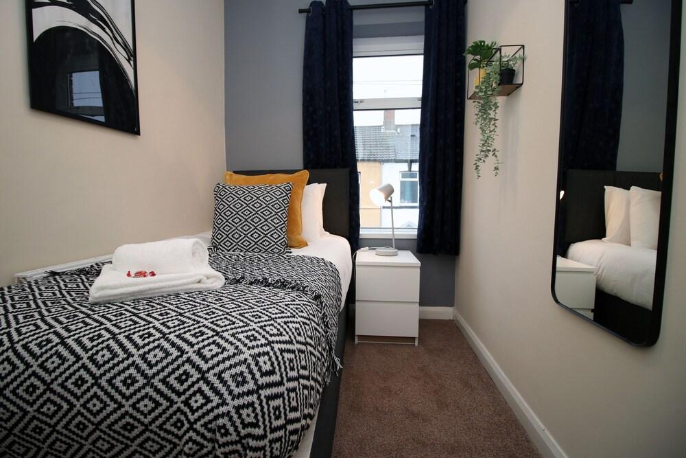 Adamsdown Lodge by Tŷ SA