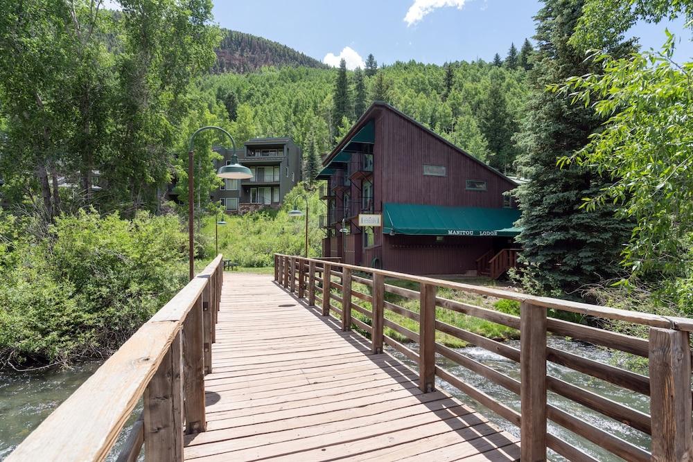 Manitou Lodge 5 Hotel Room by Alpine Lodging Telluride