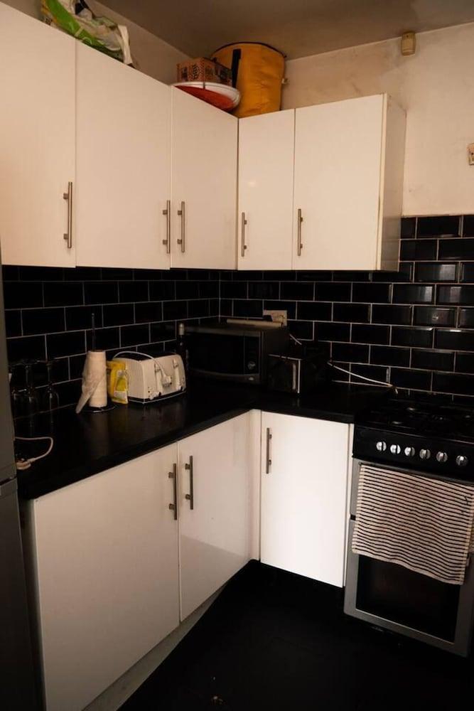 Captivating 3-bed House in Birmingham