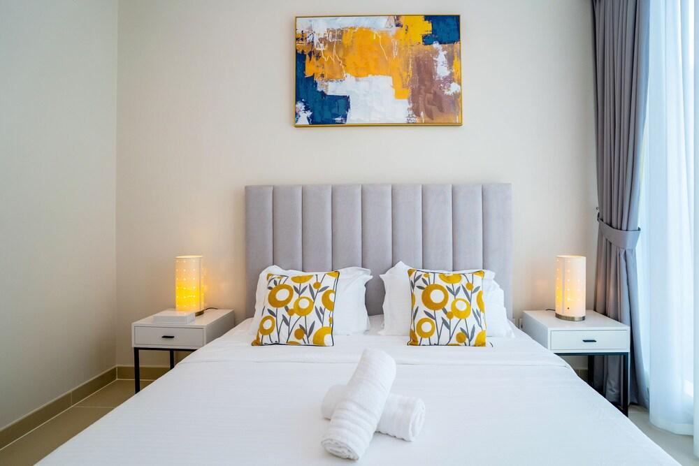 Tanin - Breathtaking Panoramic Canal Views From Balcony