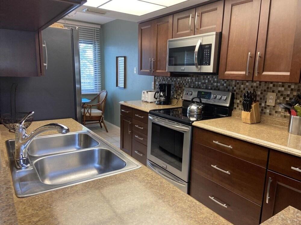 Tropical Bayside Paradise