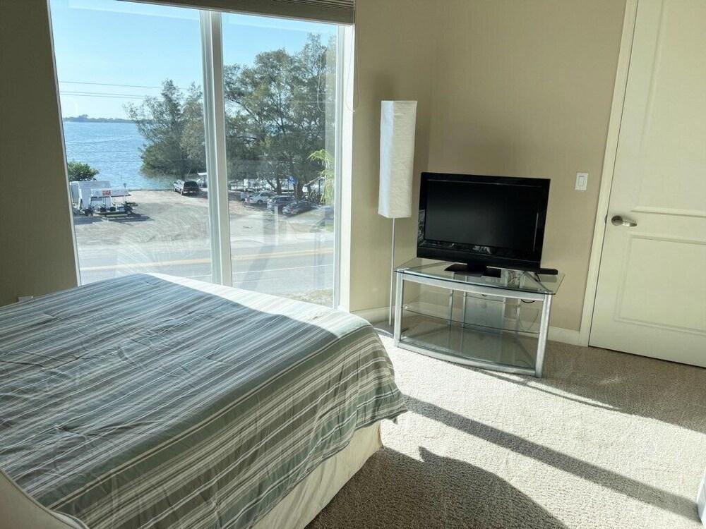 The Views at Lemon Bay