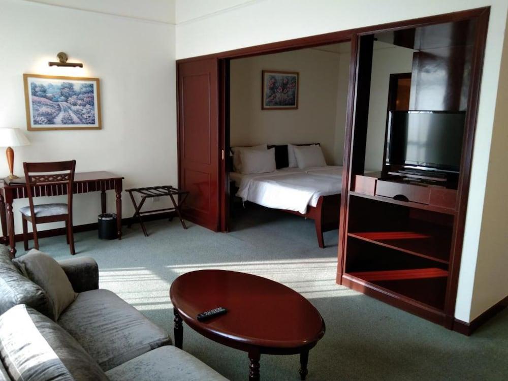 KL TIMES SQUARE SERVICE RESIDENCIES