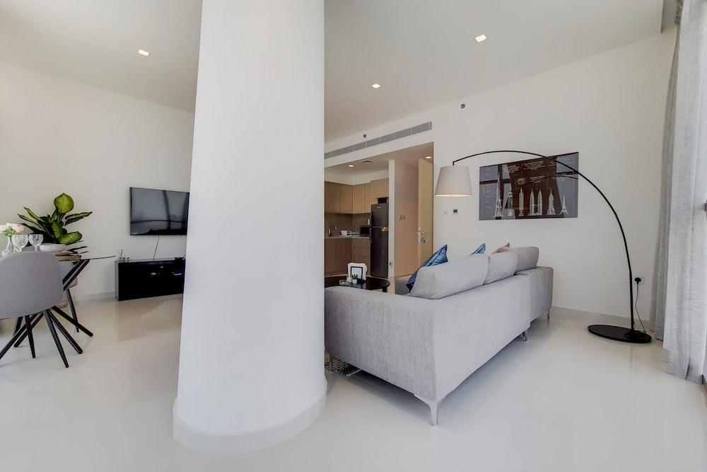 GreenFuture - Stylish Apartment With Panoramic City Views