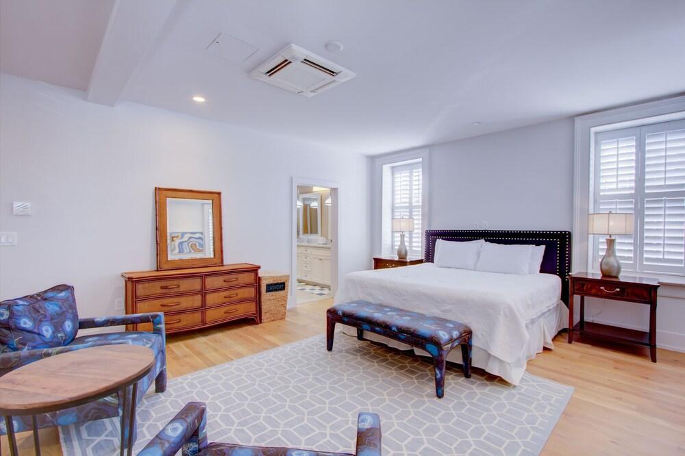 The Charleston Chestnut Mansion