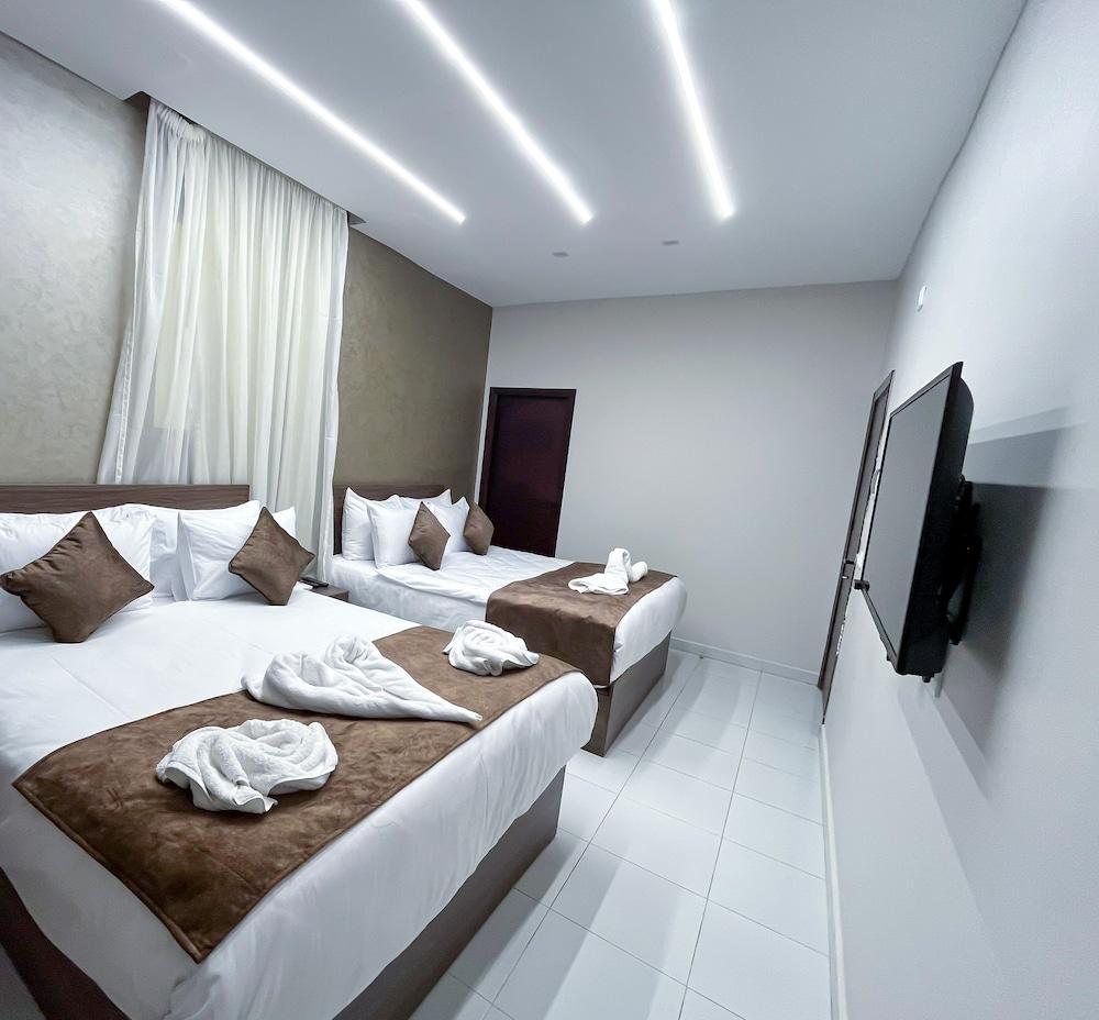 Shadow Pyramids View INN