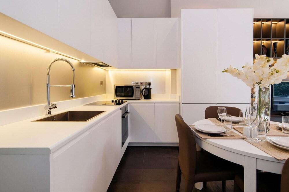 Spacious 2-bed Apartment in Philbeach Gardens