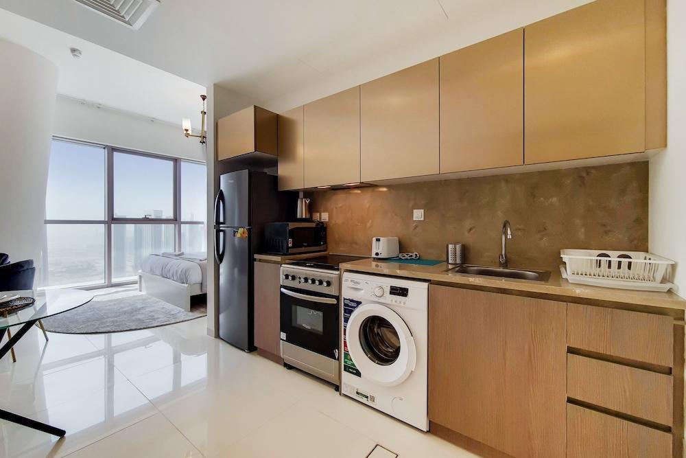 GreenFuture - High-Rise Sleek Studio With Panoramic City Views