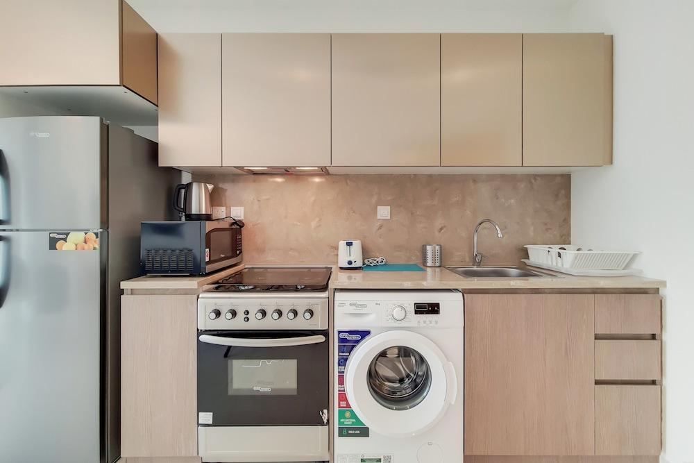 GreenFuture - High-Rise Sleek Studio With Panoramic City Views