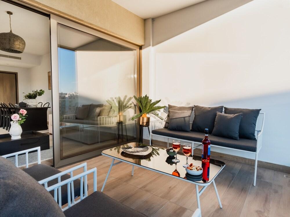 Deluxe Three Bedroom Apartment