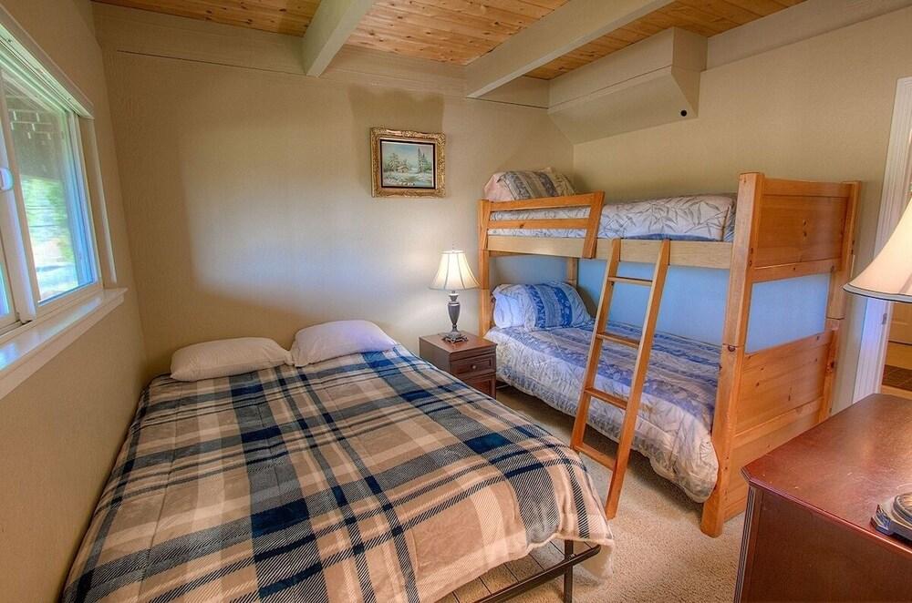 Park View Paradise 3 Bedroom Condo by RedAwning