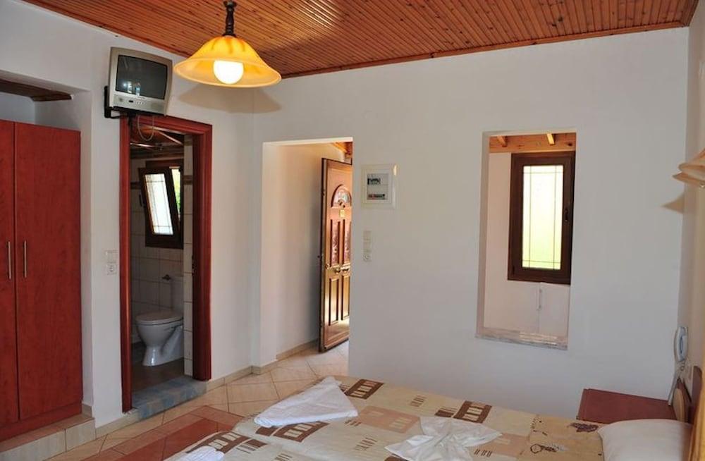 A Spacious and Bright Studio With Balcony No1234