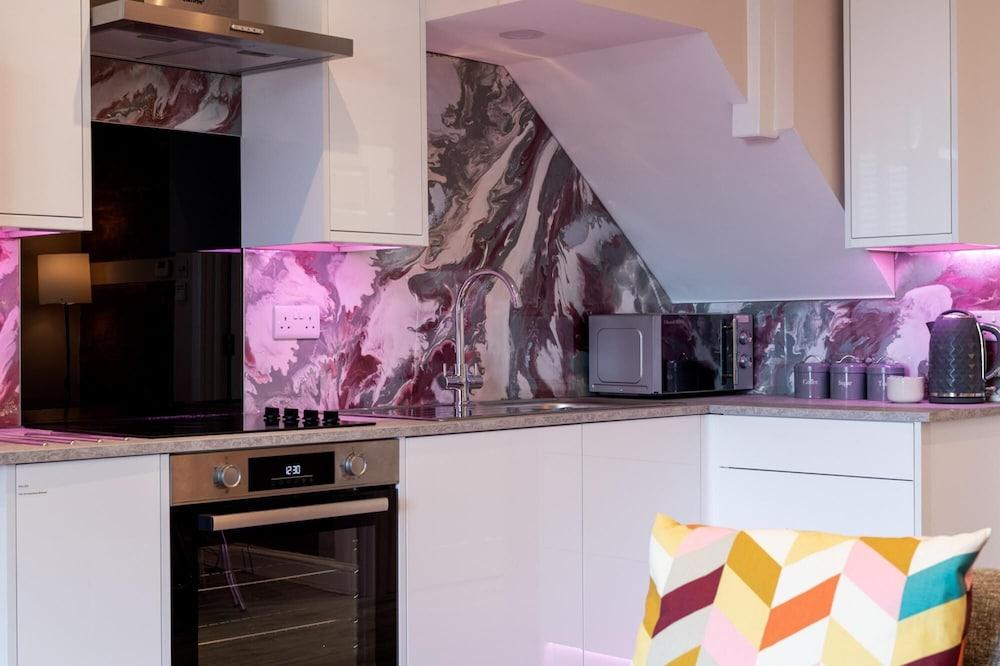 Very Large 1-bed for Couples and Solo Guests