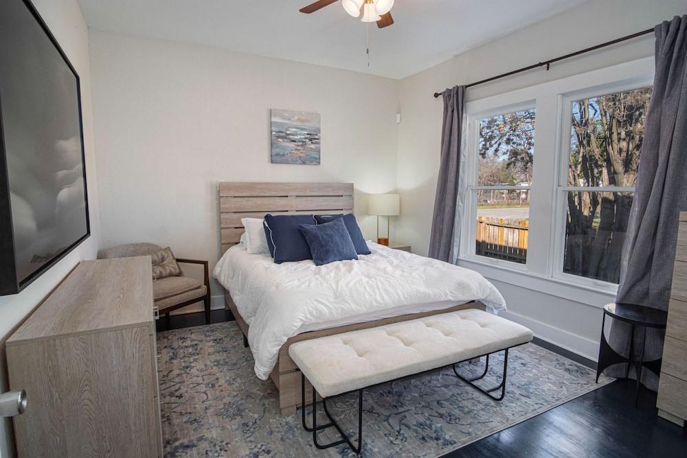 Fenced Remodeled 3BR 2BA Close to Riverwalk Dtown