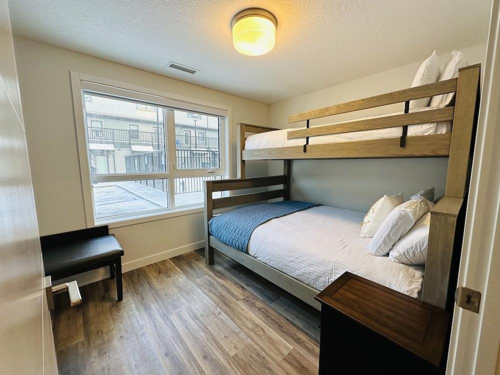 Skyline 102 Mountain View Townhouse-AC-Heated Pool; Hot tub