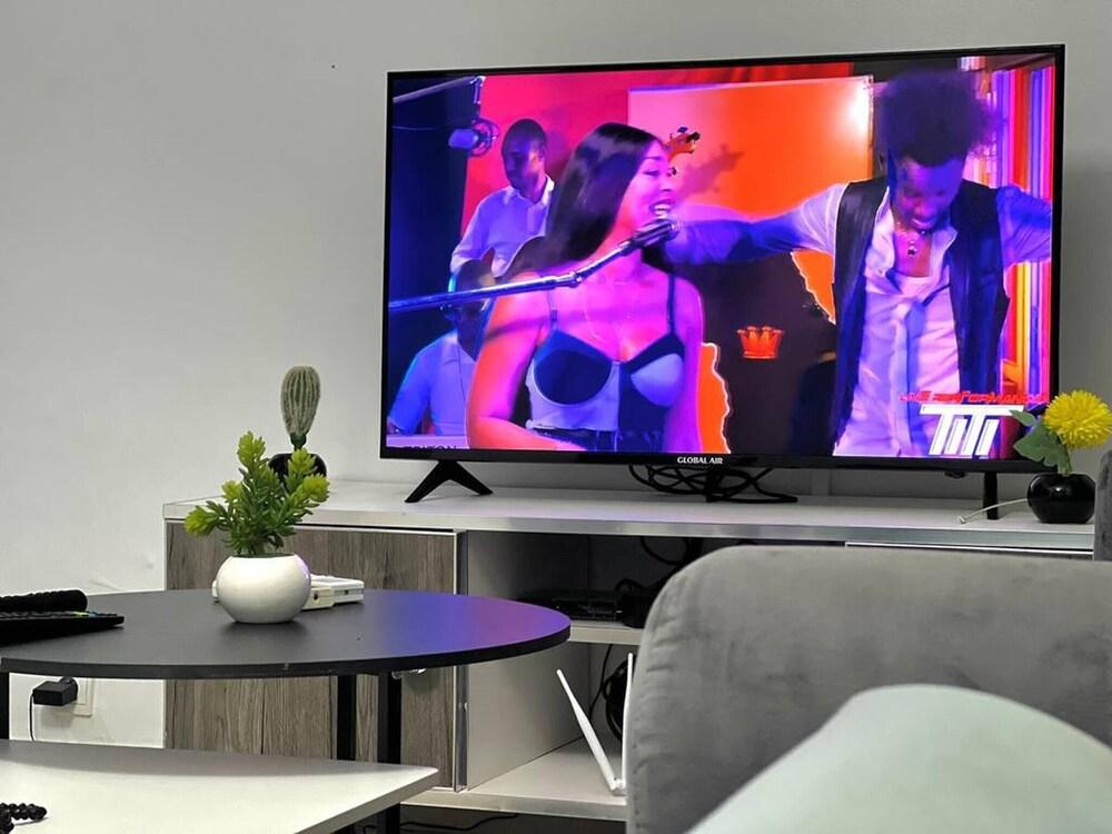 Stunning Apartment With Free Parking