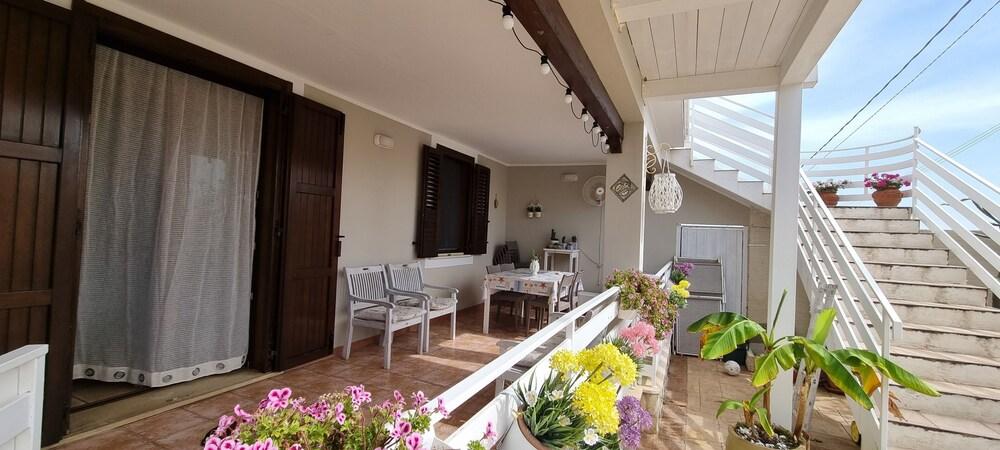 Comfortable Holiday House Close to the sea Down