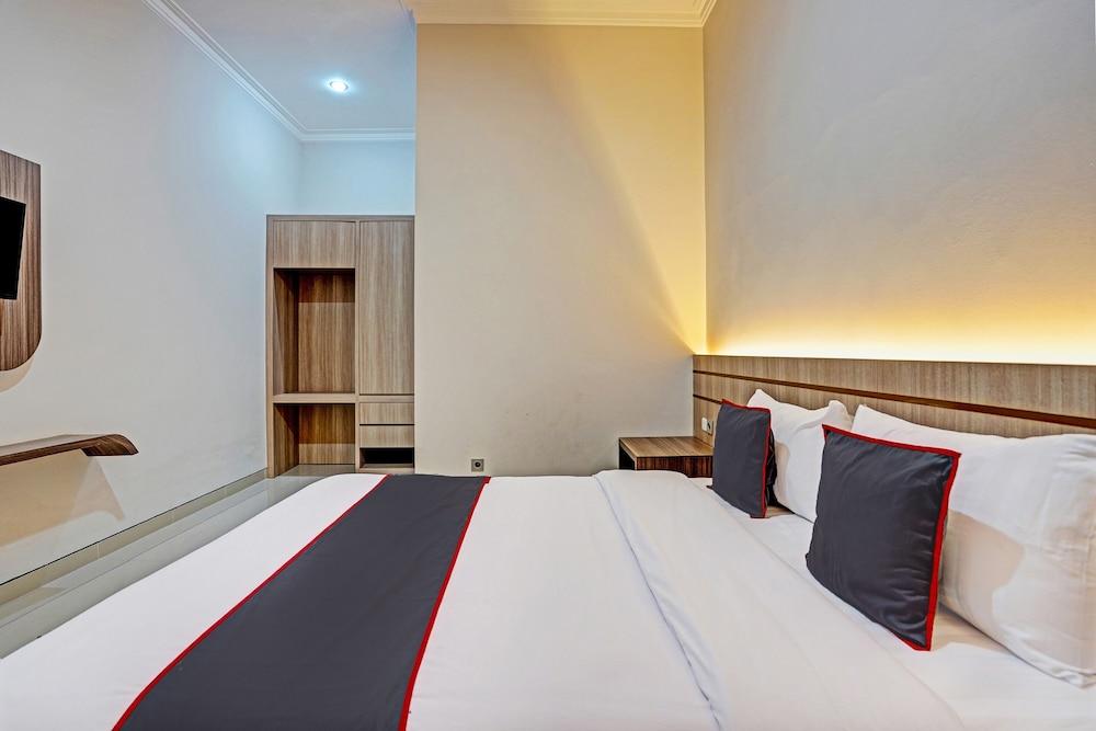 Capital O 91166 El Malik Hotel