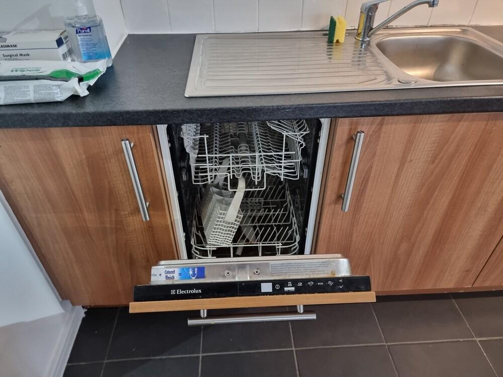 Impeccable 2-bed Apartment in Salford