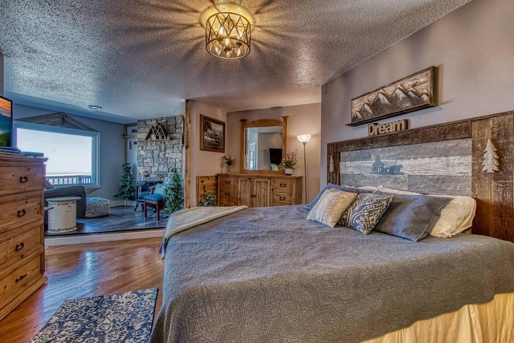 2 Master Suites _ Phenomenal Views - Alpine Summit