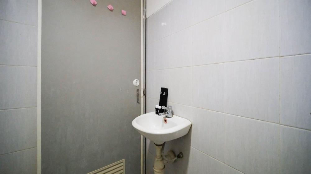 Homey Studio Apartment At Dian Regency