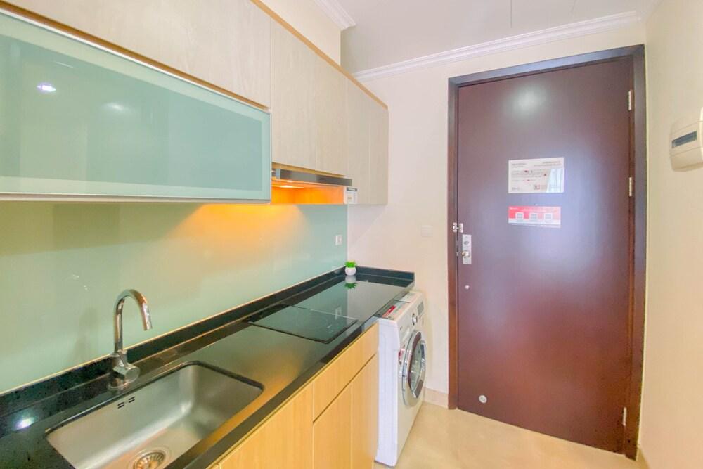 Nice And Elegant Studio At Menteng Park Apartment