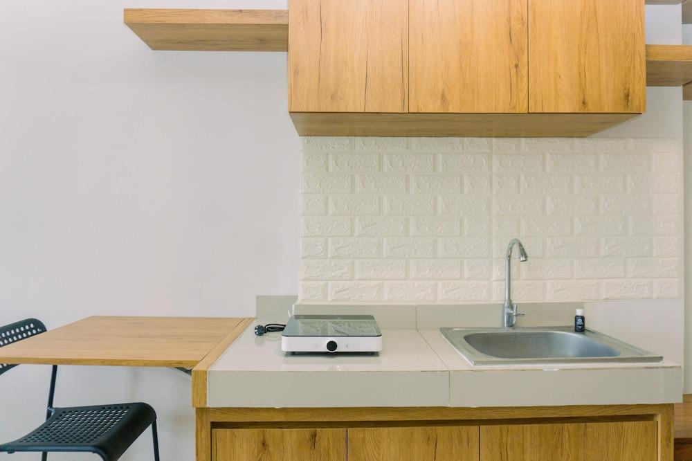 Comfy And Nice Designed Studio Parkland Avenue Apartment