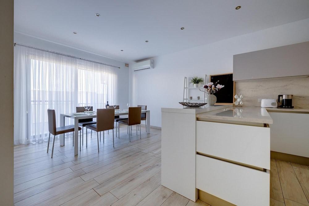 Stylish 3 Bedroom Holiday Apartment in St Julian s